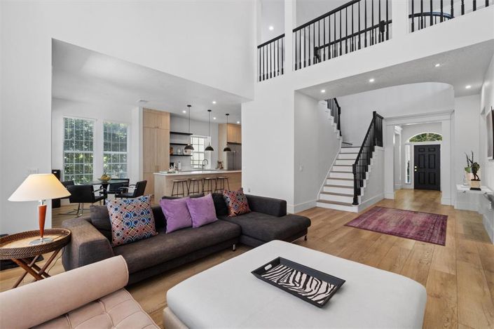 Image No.17-6 Bed Property for sale