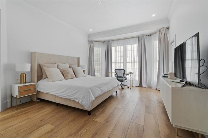 Image No.33-6 Bed Property for sale