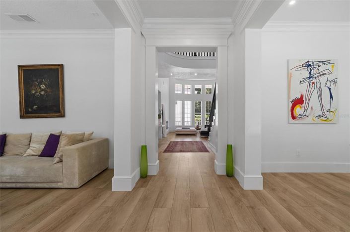 Image No.4-6 Bed Property for sale