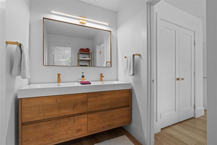 Image No.48-6 Bed Property for sale