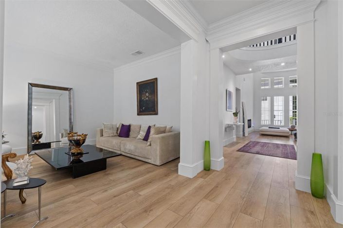 Image No.5-6 Bed Property for sale