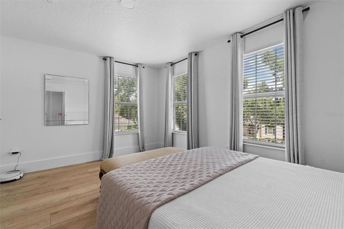 Image No.50-6 Bed Property for sale