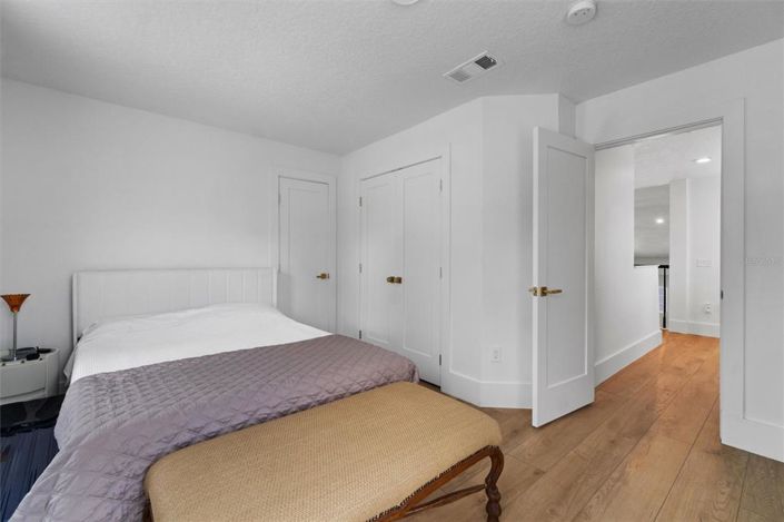 Image No.51-6 Bed Property for sale