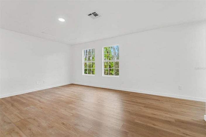 Image No.56-6 Bed Property for sale