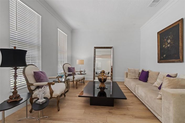 Image No.6-6 Bed Property for sale