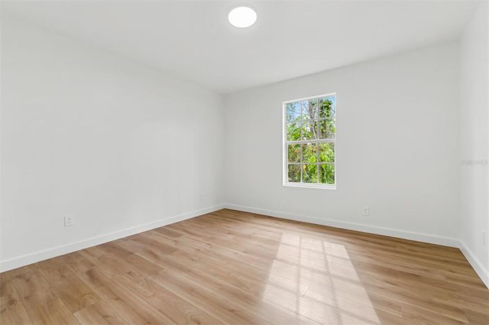 Image No.62-6 Bed Property for sale