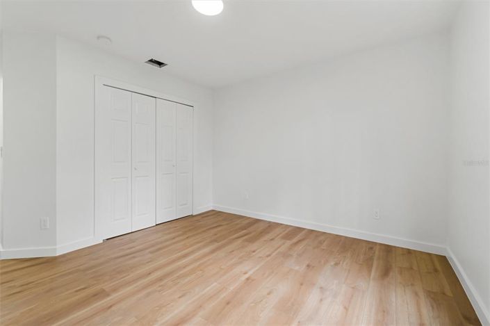 Image No.63-6 Bed Property for sale