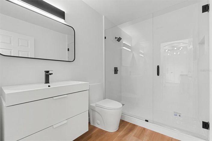 Image No.64-6 Bed Property for sale