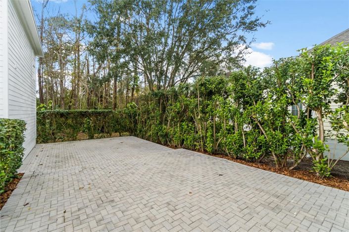 Image No.70-6 Bed Property for sale