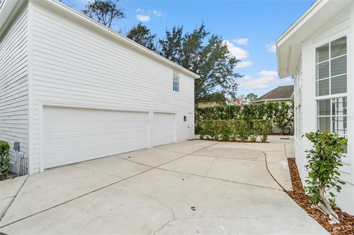 Image No.73-6 Bed Property for sale