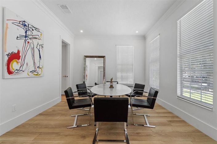 Image No.9-6 Bed Property for sale