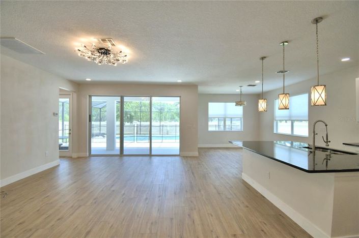 Image No.10-5 Bed Property for sale