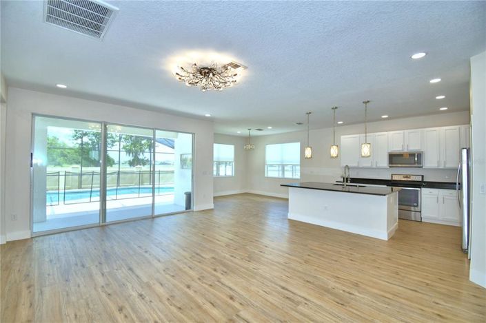 Image No.11-5 Bed Property for sale