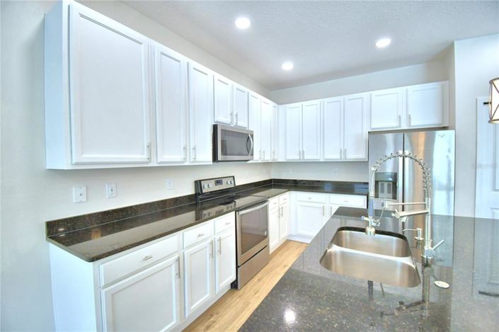 Image No.19-5 Bed Property for sale