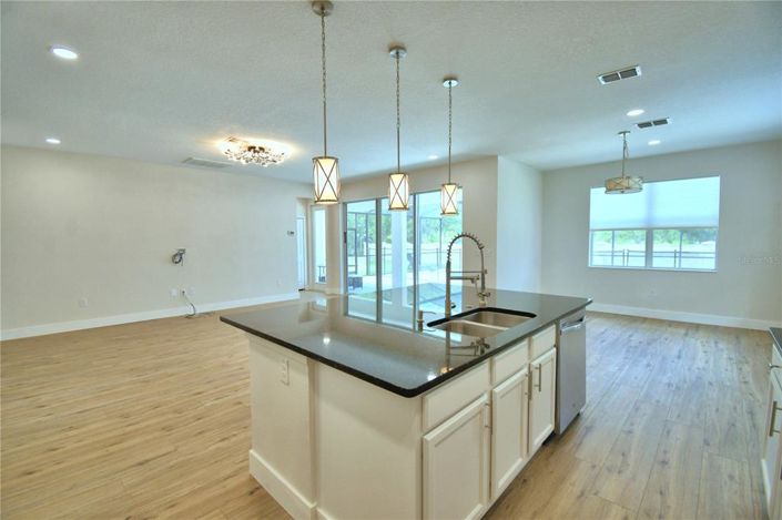 Image No.21-5 Bed Property for sale