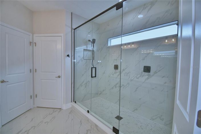 Image No.40-5 Bed Property for sale