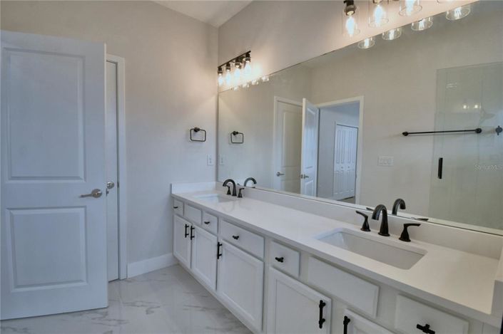 Image No.64-5 Bed Property for sale