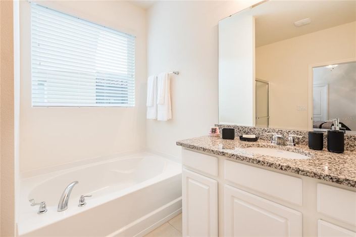 Image No.16-6 Bed Property for sale