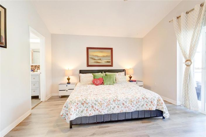 Image No.12-4 Bed Property for sale