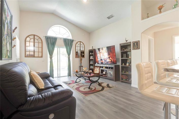 Image No.4-4 Bed Property for sale