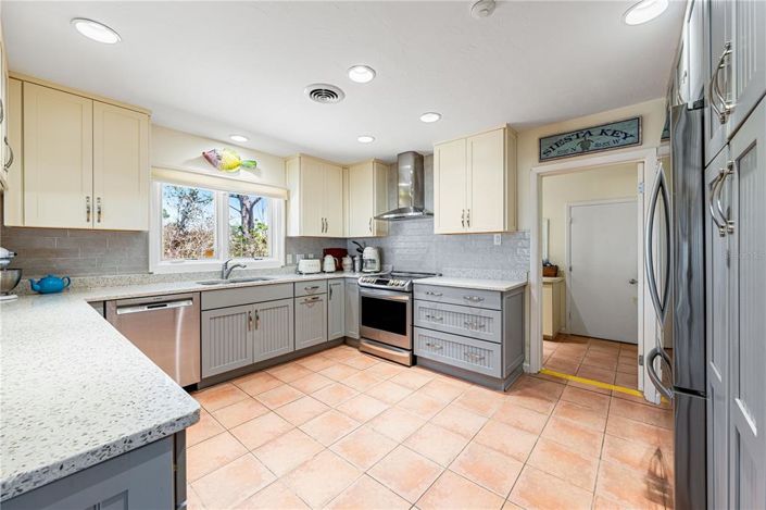 Image No.32-4 Bed Property for sale