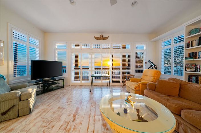 Image No.4-4 Bed Property for sale