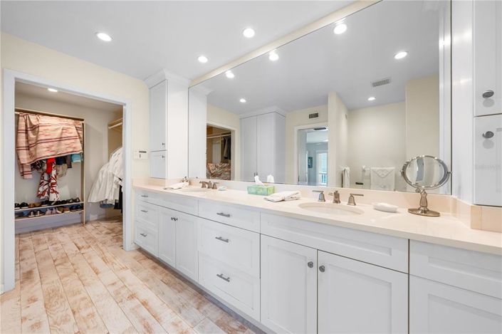 Image No.45-4 Bed Property for sale