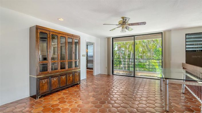 Image No.16-4 Bed Property for sale