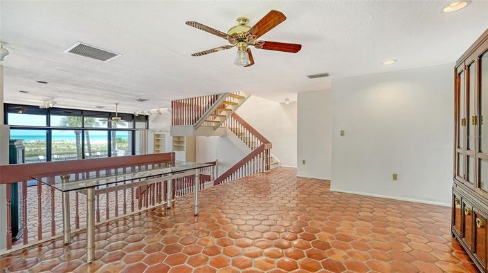 Image No.17-4 Bed Property for sale