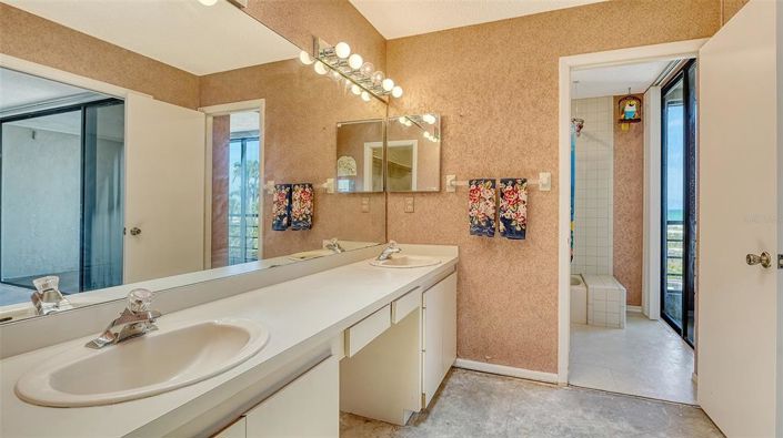 Image No.30-4 Bed Property for sale