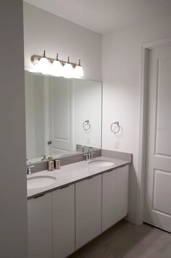 Image No.11-4 Bed Property for sale