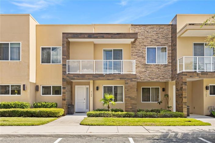 Image No.1-4 Bed Townhouse for sale