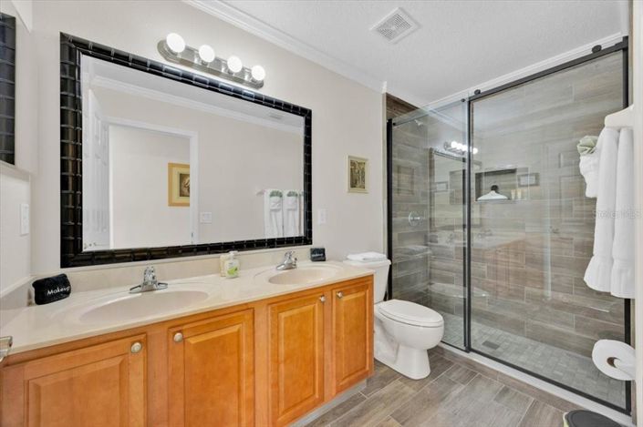 Image No.30-5 Bed Property for sale