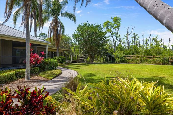 Image No.12-5 Bed Property for sale