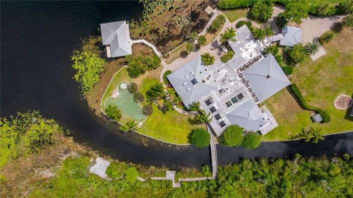 Image No.17-5 Bed Property for sale