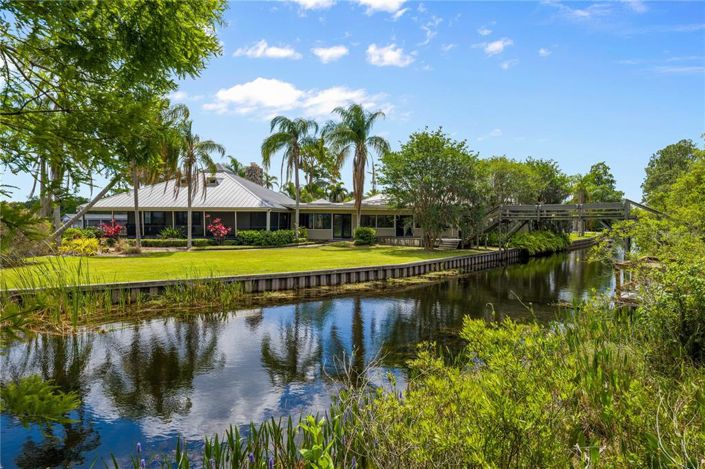 Image No.25-5 Bed Property for sale