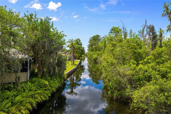 Image No.28-5 Bed Property for sale