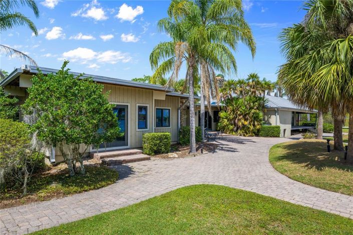 Image No.5-5 Bed Property for sale