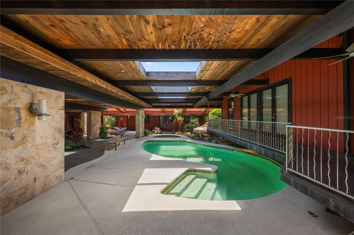 Image No.8-5 Bed Property for sale