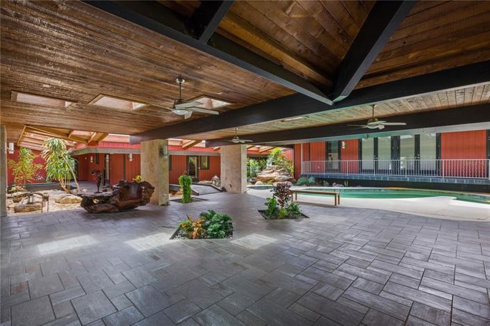 Image No.9-5 Bed Property for sale