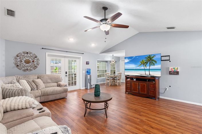 Image No.8-3 Bed Property for sale