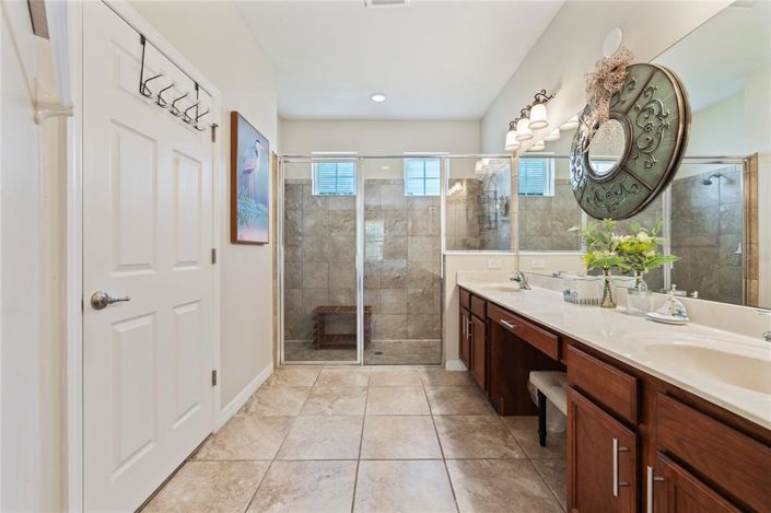 Image No.19-5 Bed Property for sale