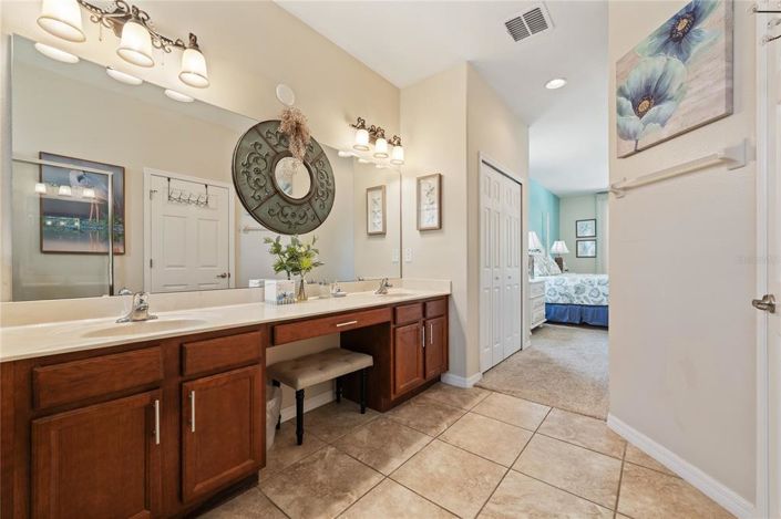 Image No.20-5 Bed Property for sale