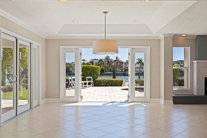 Image No.8-Propriété de 3 chambres à vendre à Treasure Island