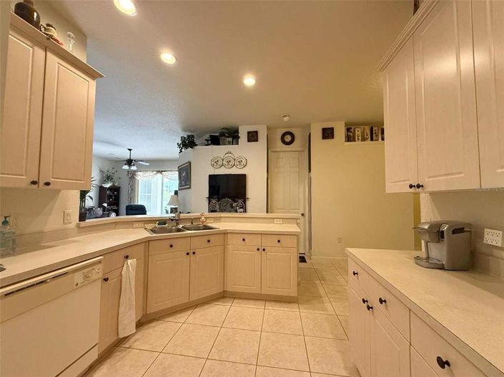 Image No.15-4 Bed Property for sale