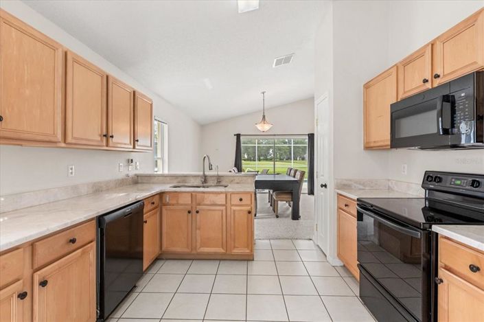 Image No.10-3 Bed Property for sale