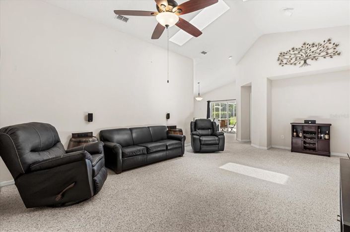 Image No.6-3 Bed Property for sale