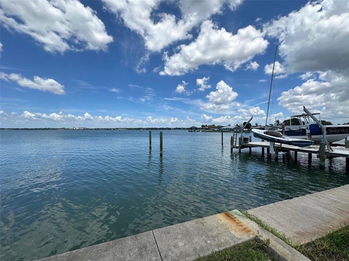 Image No.6-5 Bed Property for sale