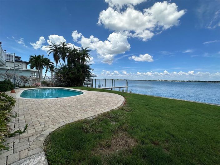 Image No.9-5 Bed Property for sale