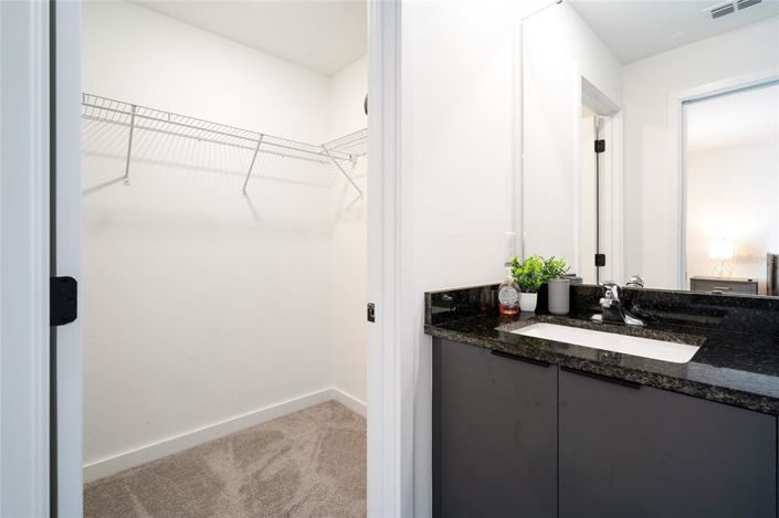 Image No.17-3 Bed Townhouse for sale